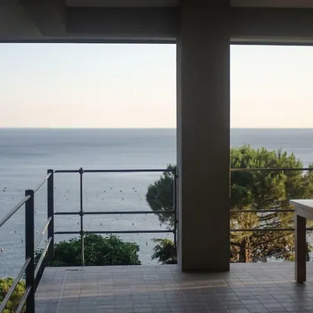 Villa Ignatius Costal Road 8guests, Sea View, Private Parking