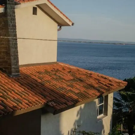 Ignatius Costal Road 8guests, Sea View, Private Parking Villa *